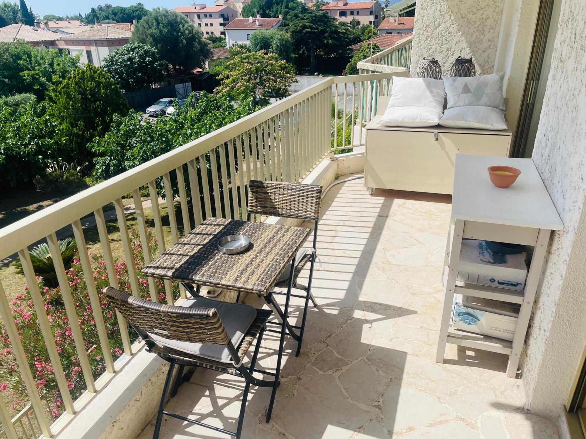 Studio De Standing Climatise, Avec Piscine, Proche De La Mer Fréjus Kültér fotó